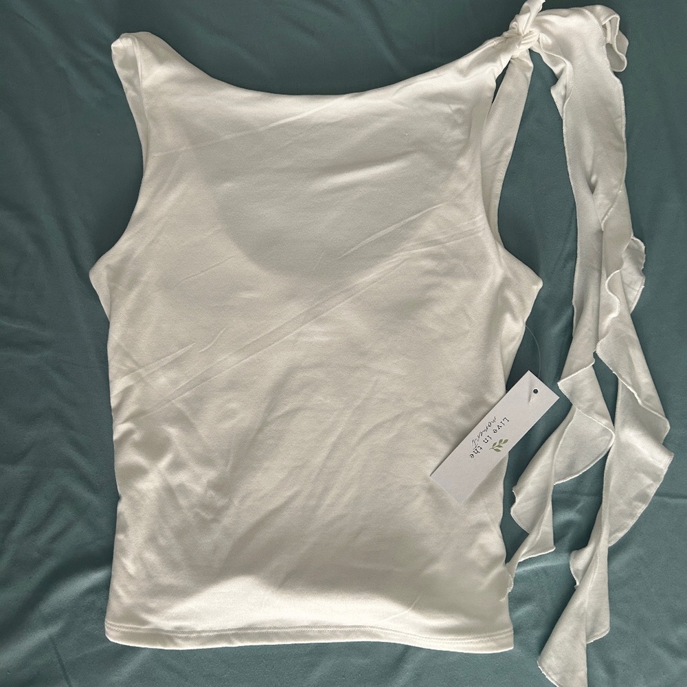 Live in the Moment white women's crop top NWT